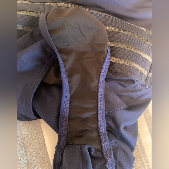 Kenneth Cole Navy mesh accent swimsuit sz M - Picture 6 of 8